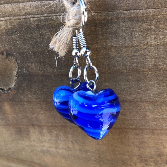 ✨ LAMPWORK GLASS DROP HEART EARRINGS✨ - Picture 4 of 8